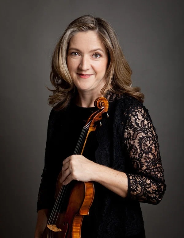 headshot of Violinist Amy Hershberger